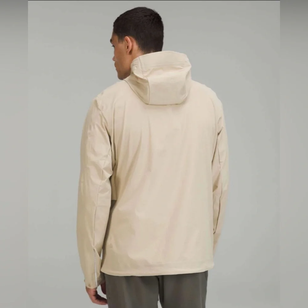 Lululemon Men's Stretch Cargo Jacket - Picture 9 of 10